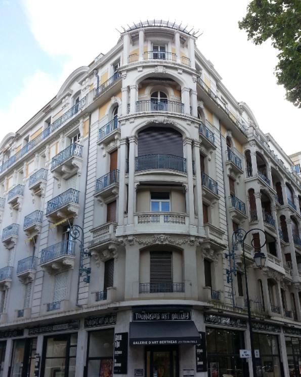Magnifique Appartement - Hotel Du Parc - Vichy Exterior foto